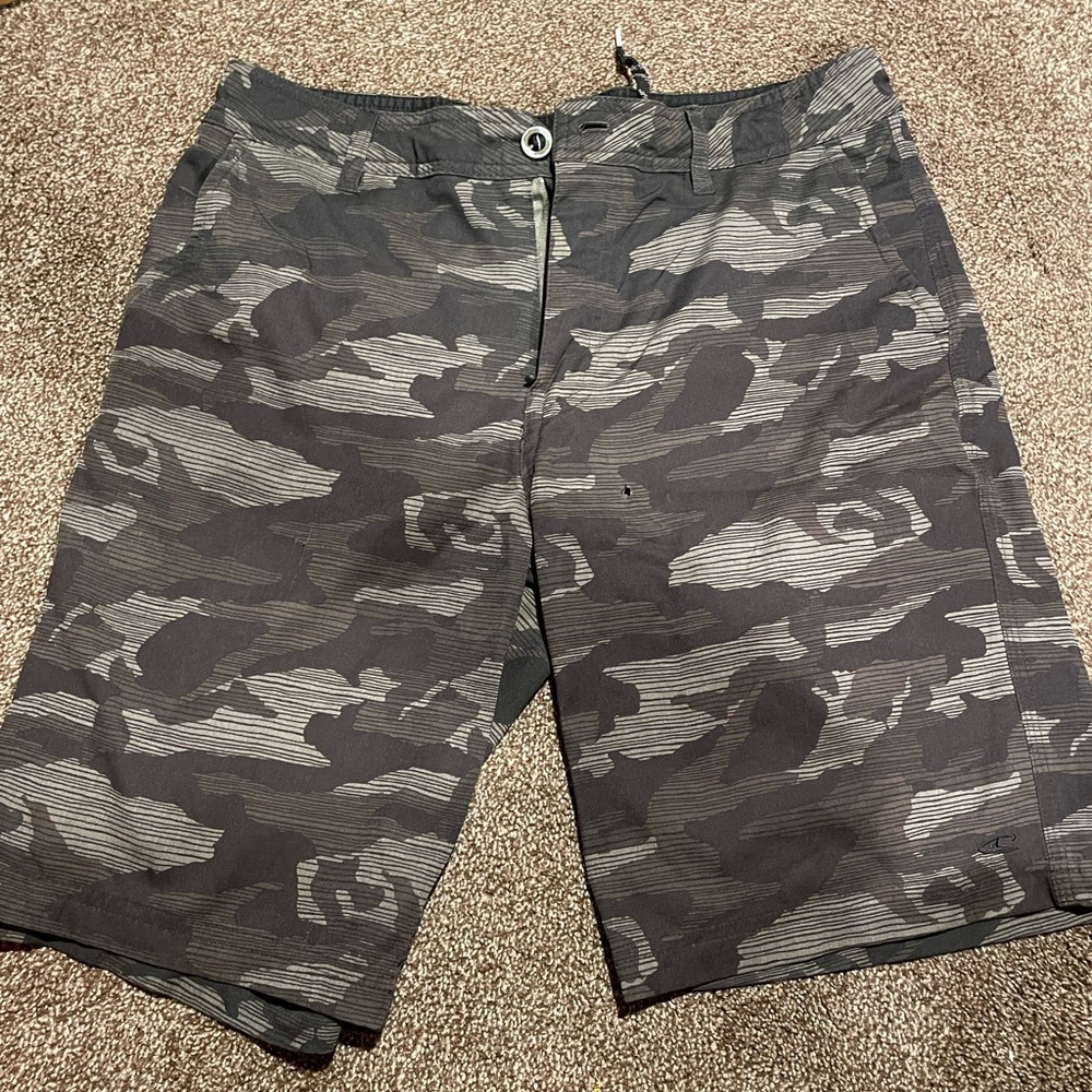 O’neill Sw Shorts size 32 - small rip in front, see photo. Camp gray colors